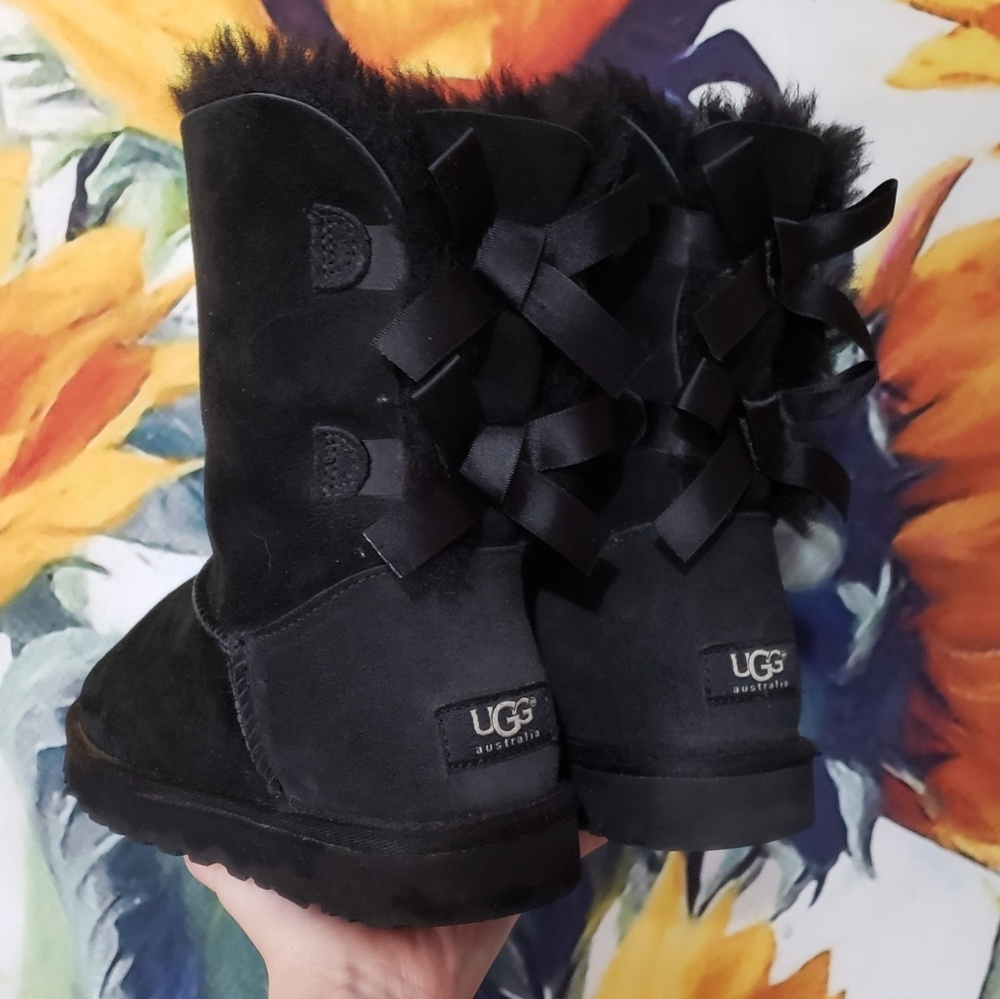 🖤🦘UGG Boots w/ Bailey Bow